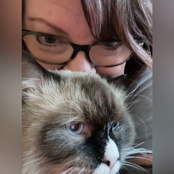 Meet your Posher, Dawn - Picture 2 of 2